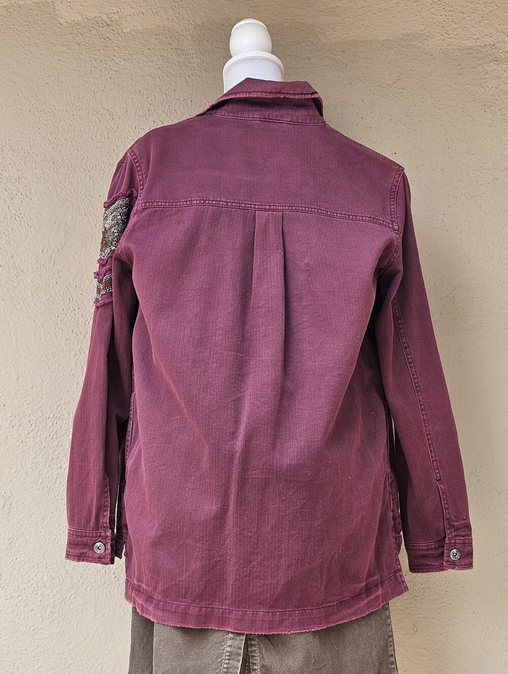 Free People Buttom Down Maroon Shacket W/ Beaded Patch Sz XS - Picture 3 of 9